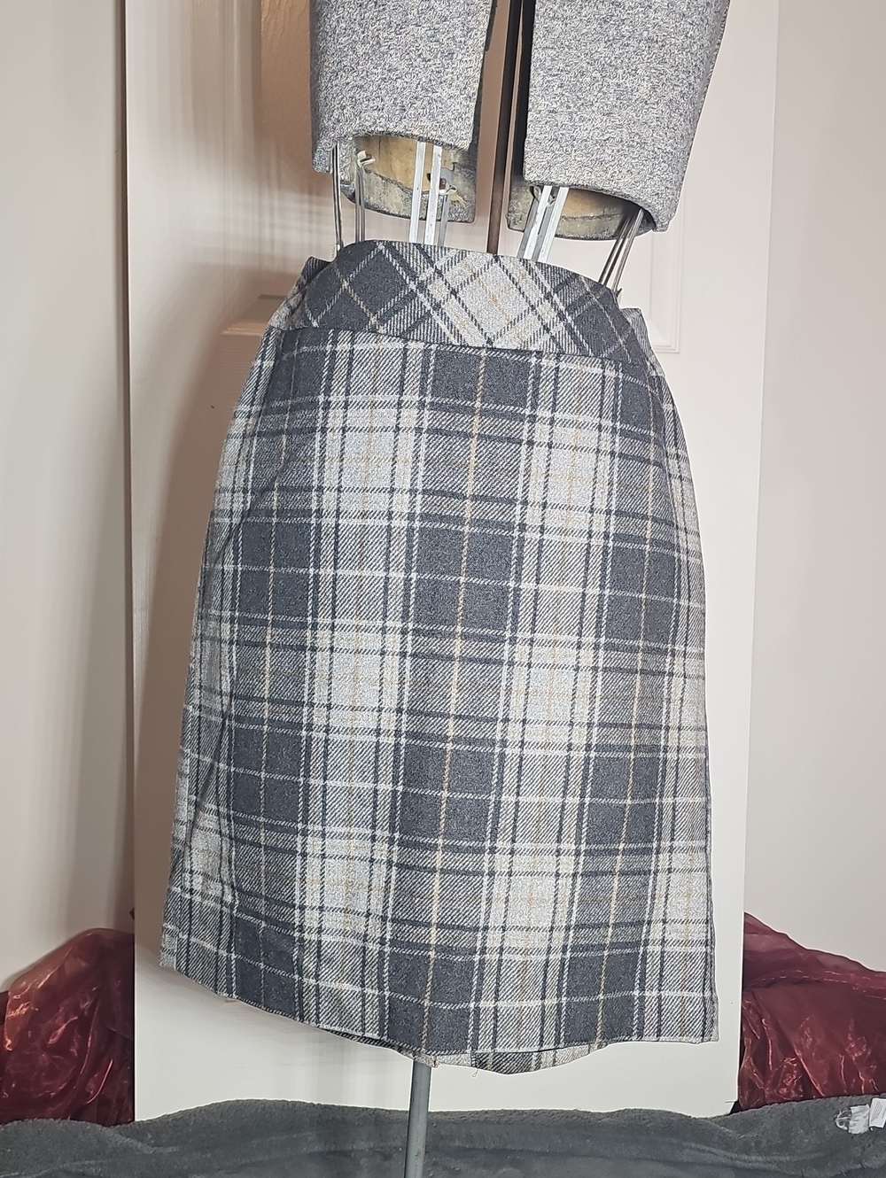 Eddie Bauer Wool Blend Plaid Skirt Gray Tan Size 2